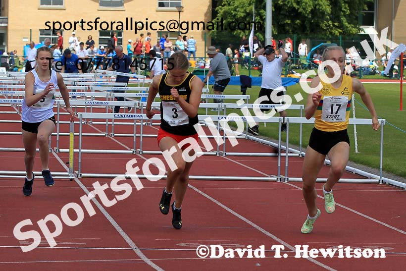 Womens Under-17s and Girls Under-15s Hurdles, 2022 Northern Inter Counties U17s and U15s Track and Field, York, Thursday, June 2nd. Photo: David T. Hewitson/Sports for All Pics